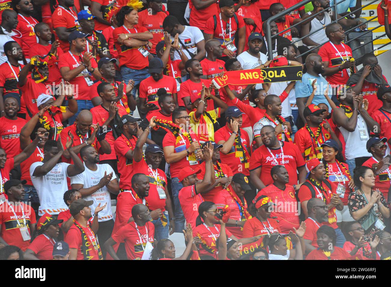 ABIDJAN, Elfenbeinküste - 2. FEBRUAR; Angola-Unterstützer beim TotalEnergies Caf Africa Cup of Nations (Afcon 2023) Spiel zwischen Nigeria und Ango Stockfoto