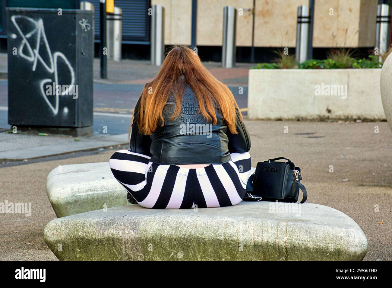 Glasgow, Schottland, Großbritannien. Februar 2024. Wetter in Großbritannien: Ein langweiliger Tag sah Einheimische auf den Straßen des Stadtzentrums. Credit Gerard Ferry/Alamy Live News Stockfoto