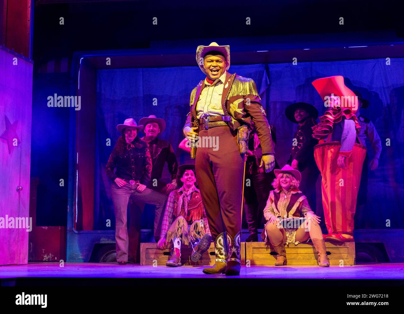 Tarinn Callender (Bronco Billy) in BRONCO BILLY - THE MUSICAL at the Charing Cross Theatre, London WC2 31/01/2024 Buch: Dennis Hackin Musik & Text: Chip Rosenbloom & John Torres Set Design: Amy Jane Cook Kostüme: Sarah Mercade Beleuchtung: Nick Richings Kampf & Intimität Regisseur: Rachel Brown-Williams & Ruth Cooper-Brown Choreografin: Alexzandra Sarmiento Regisseur: Hunter Bird Stockfoto