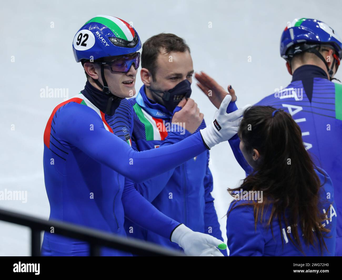 5. FEBRUAR 2022: Peking, China: Andrea CASSINELLI #92 vom Team Italy reagiert auf den Sieg der Silbermedaille im Finale A des Mixed Team Relay of the Sho Stockfoto