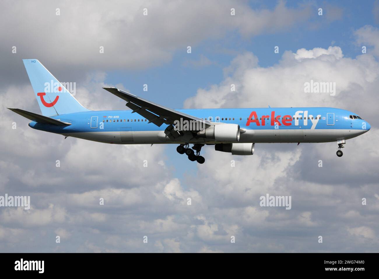 Holländische Arkefly Boeing 767-300 mit Registrierung PH-AHQ im Finale für Amsterdam Airport Schiphol Stockfoto