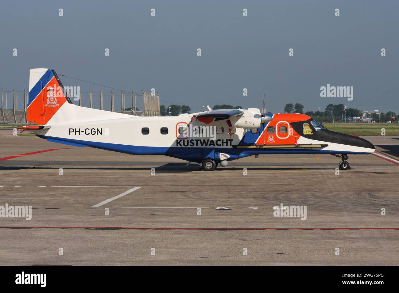 Niederlande Coastguard Dornier 228 mit Registrierung PH-CGN am Flughafen Amsterdam Schiphol Stockfoto