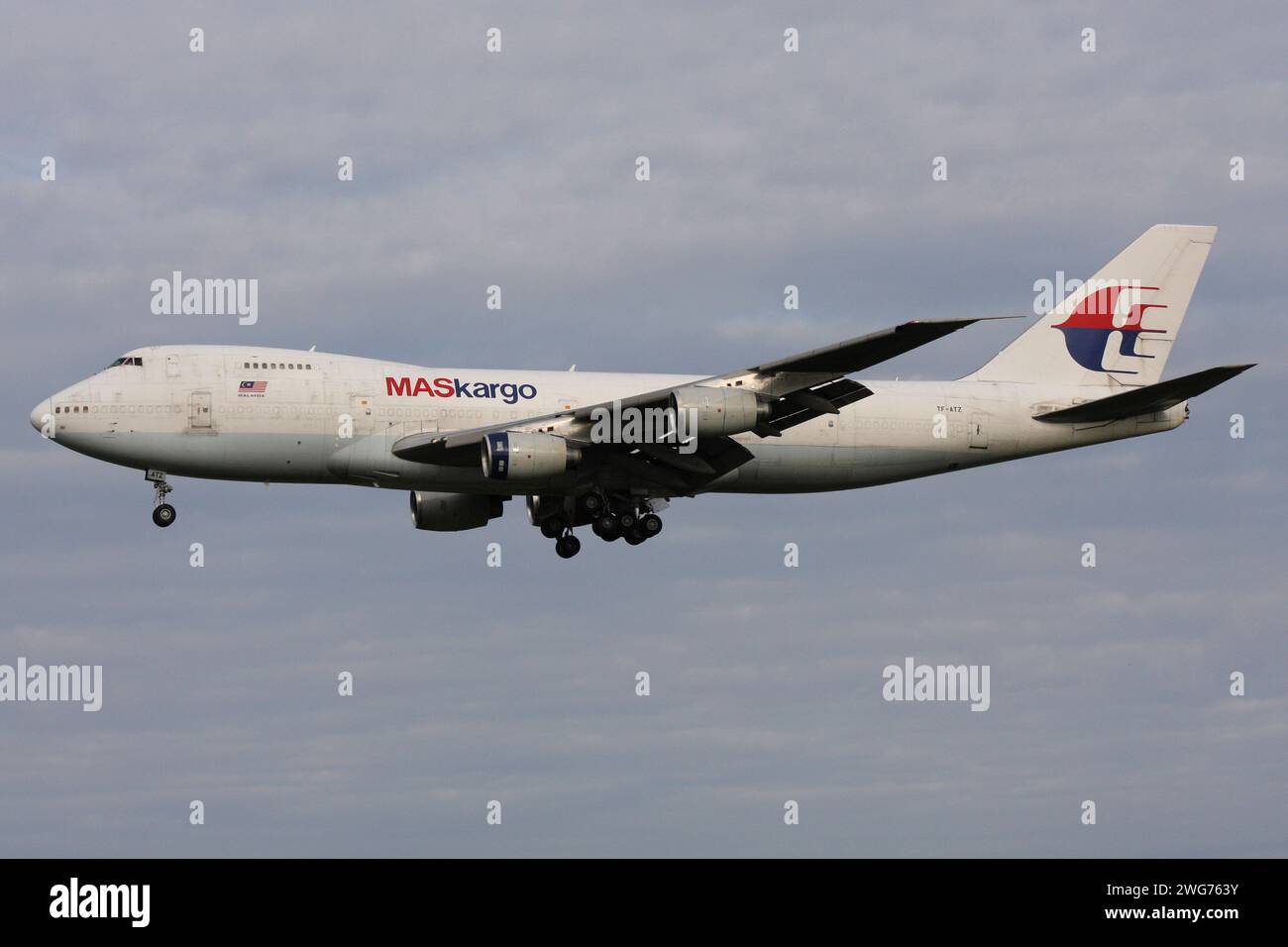 Der malaysische MASkargo Boeing 747-200F mit der Registrierung TF-ATZ im Finale für den Amsterdam Airport Schiphol Stockfoto