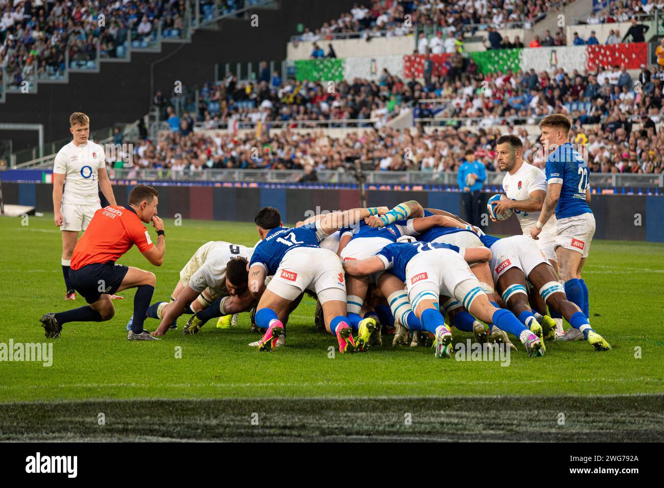 Rom, Italien, 3. februar 2024. Italien gegen England, Rugby Six Nations, Action-Scrum auf dem Feld, Olympiastadion. Foto: Fabio Pagani/Alamy Live News Stockfoto