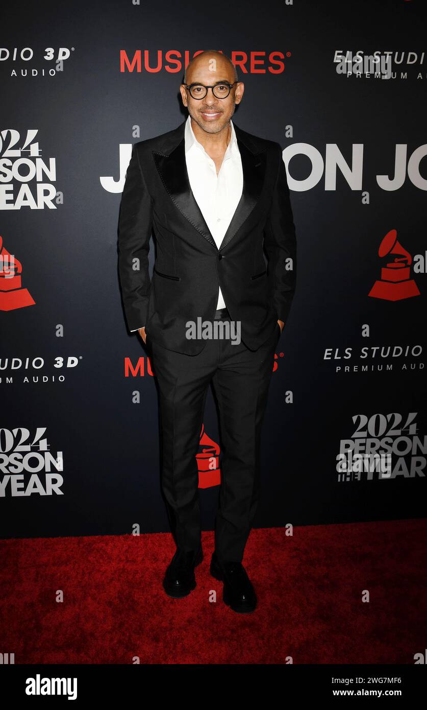 LOS ANGELES, KALIFORNIEN – 02. FEBRUAR: Harvey Mason Jr., CEO der Recording Academy nimmt an der MusiCares Person des Jahres 2024 Teil, die Jon Bon Jov ehrt Stockfoto