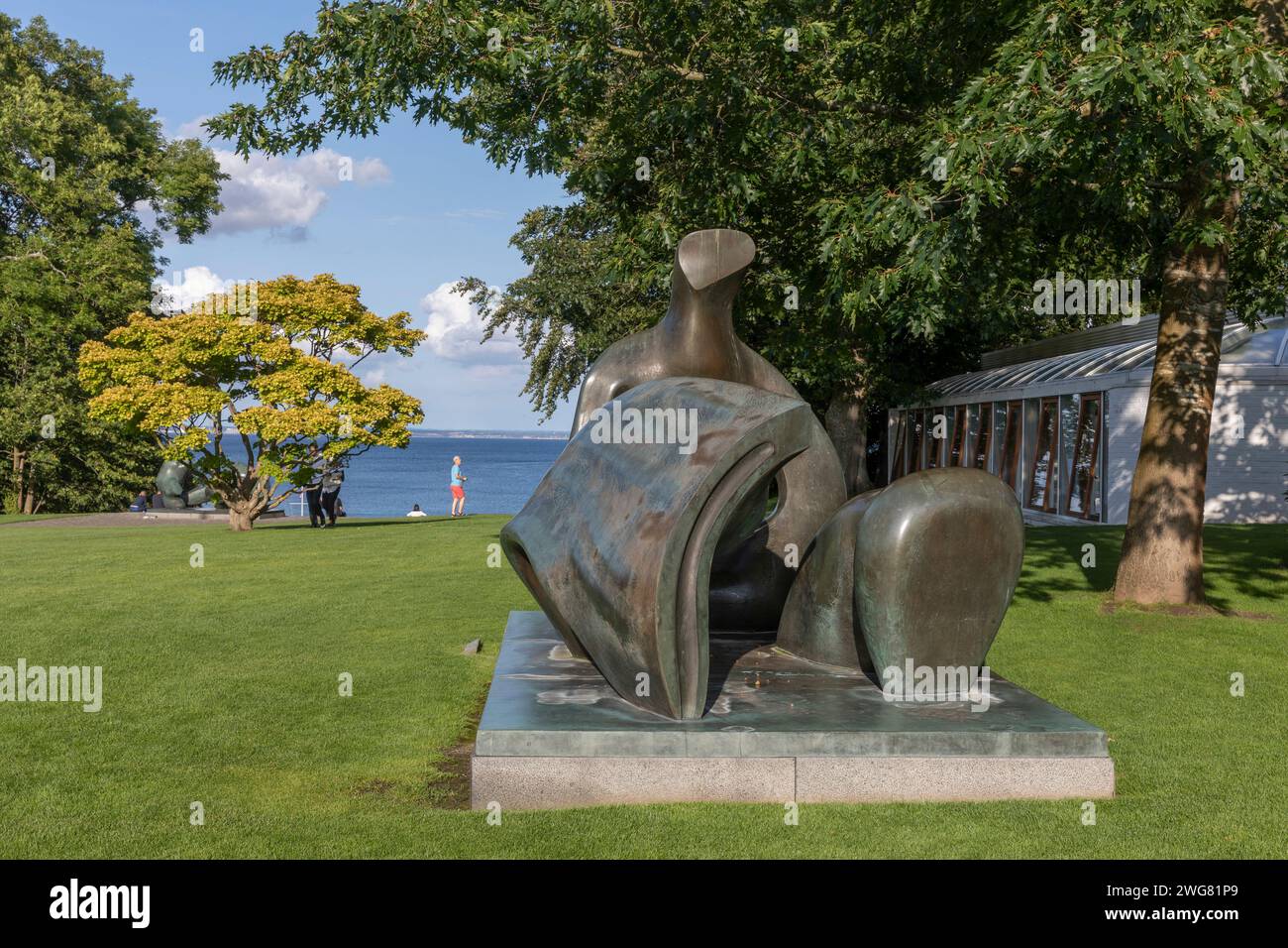 Louisiana Museum of Modern Art, Skulptur von Henry Moore, Dreiteilige, liegende Figur: Drapiert 1974-75 *** L Stockfoto