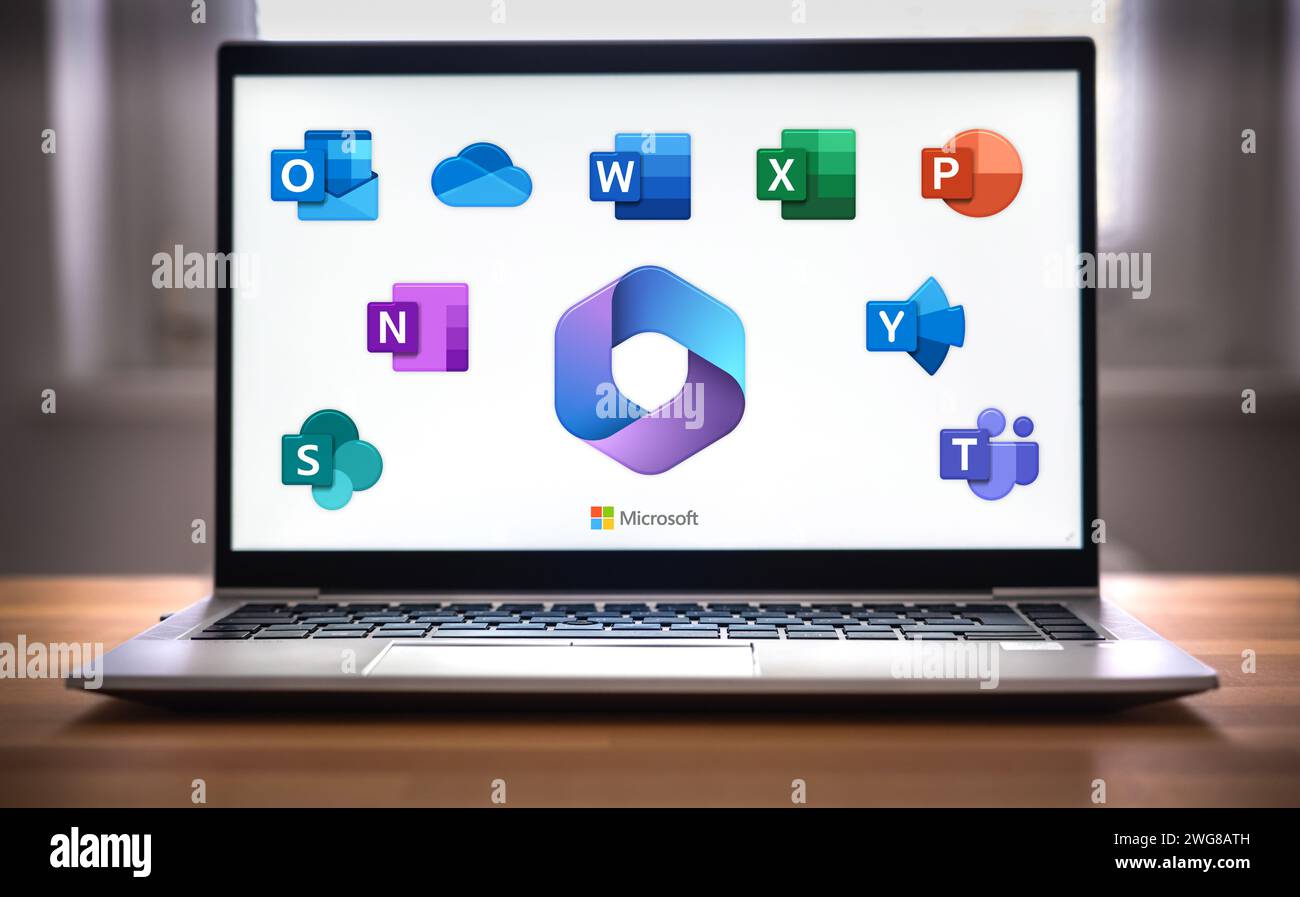 Microsoft 365 Office-Softwareprodukt, das auf dem Laptop angezeigt wird Stockfoto