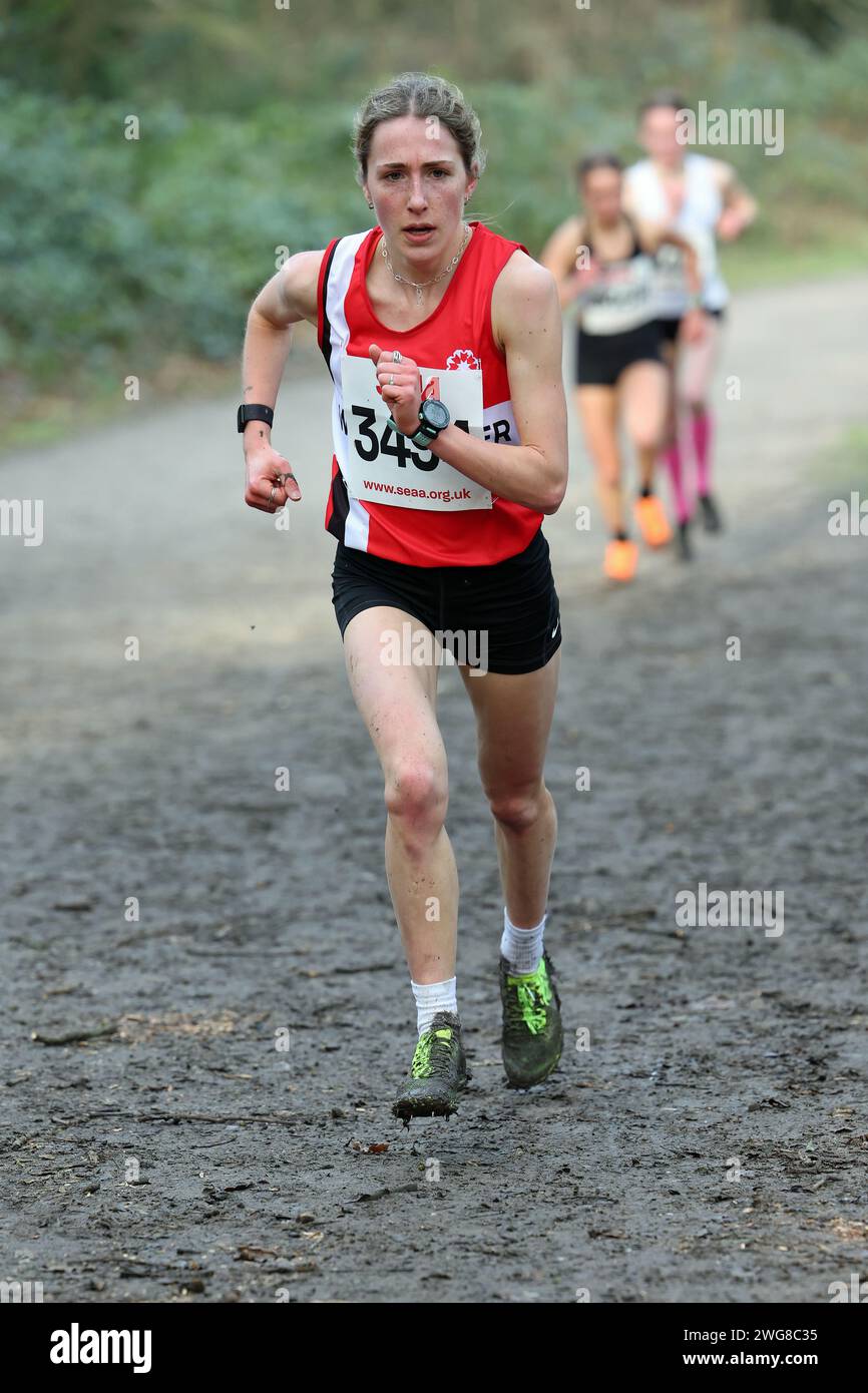 Rose Chesterfield Gewinnerin der U20 Women's bei den SEAA Champs im Beckenham Place Park Stockfoto