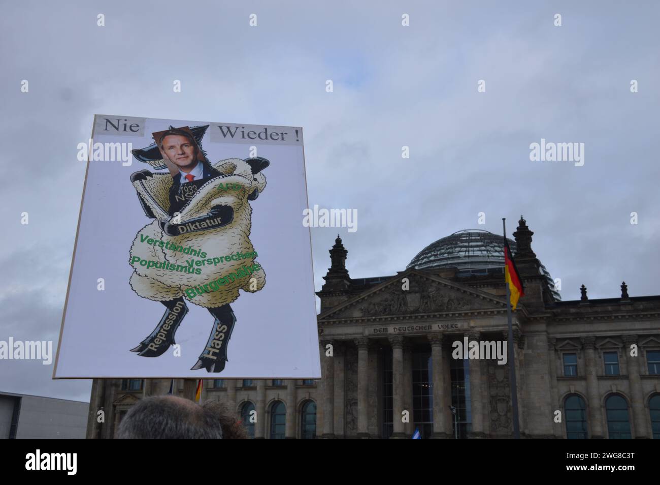 Berlin, Deutschland - 3. Februar 2024 - mehr als 150,000 demonstrieren gegen Rechtsextremismus. (Foto: Markku Rainer Peltonen) Stockfoto