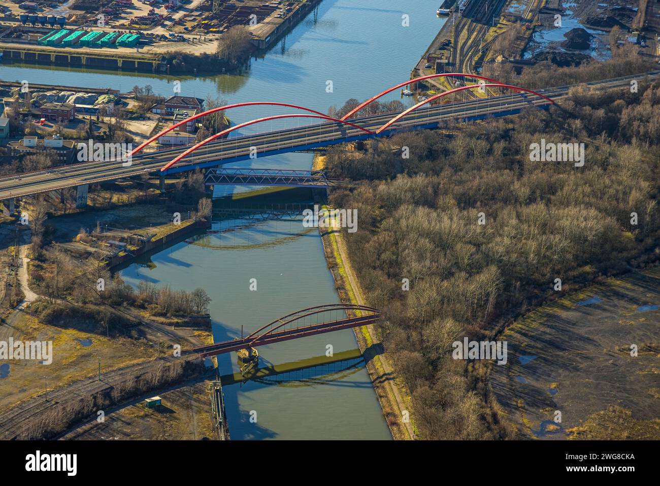 Luftbild, gesperrte Rhein-Herne-Kanalbrücke mit rotem Geländer, Autobahn A42 Emscherschnellweg, Ebel, Bottrop, Ruhrgebiet, Nordrhein-Westfalen, Deutschland ACHTUNGxMINDESTHONORARx60xEURO *** Luftaufnahme, geschlossene Rhein-Herne-Kanalbrücke mit rotem Geländer, Autobahn A42 Emscher-Schnellstraße, Ebel, Bottrop, Ruhrgebiet, Nordrhein-Westfalen, Deutschland ATTENTIONxMINDESTHONORARx60xEURO Stockfoto