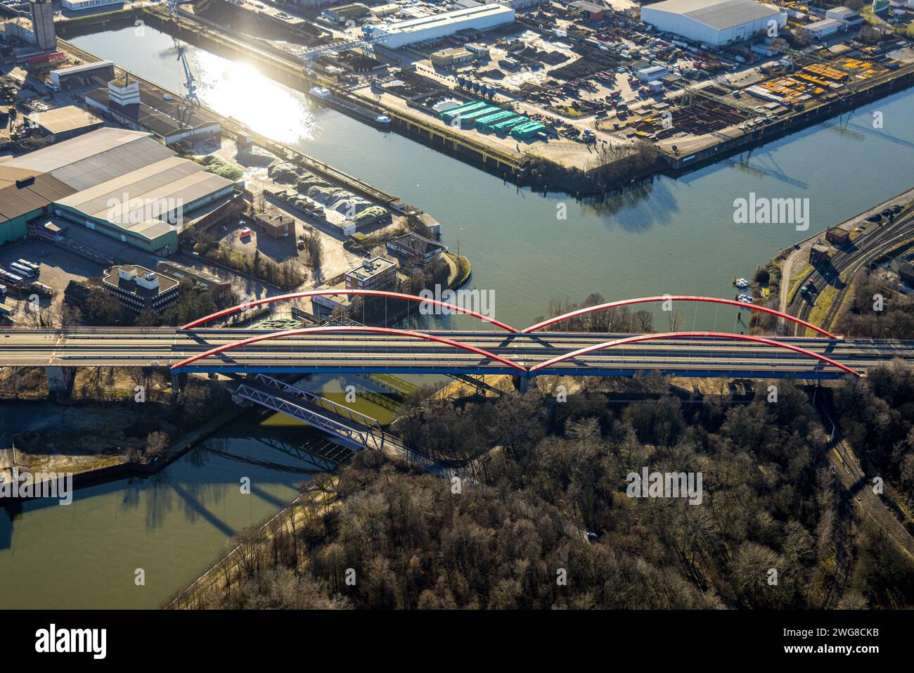 Luftbild, gesperrte Rhein-Herne-Kanalbrücke mit rotem Geländer, Autobahn A42 Emscherschnellweg, Ebel, Bottrop, Ruhrgebiet, Nordrhein-Westfalen, Deutschland ACHTUNGxMINDESTHONORARx60xEURO *** Luftaufnahme, geschlossene Rhein-Herne-Kanalbrücke mit rotem Geländer, Autobahn A42 Emscher-Schnellstraße, Ebel, Bottrop, Ruhrgebiet, Nordrhein-Westfalen, Deutschland ATTENTIONxMINDESTHONORARx60xEURO Stockfoto