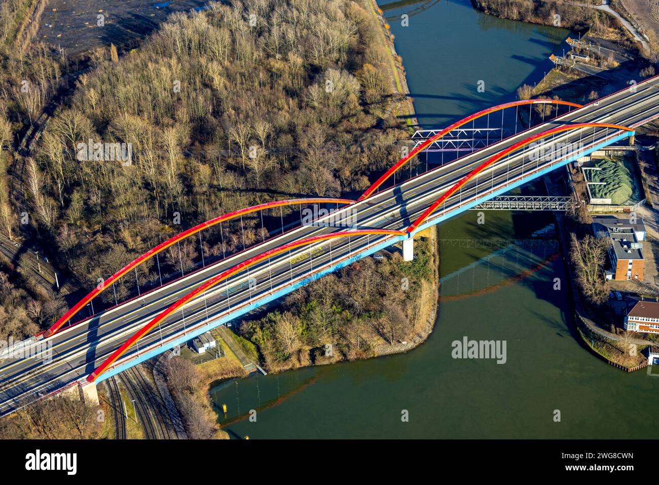 Luftbild, gesperrte Rhein-Herne-Kanalbrücke mit rotem Geländer, Autobahn A42 Emscherschnellweg, Graffiti Straßenbeschriftung, Ebel, Bottrop, Ruhrgebiet, Nordrhein-Westfalen, Deutschland ACHTUNGxMINDESTHONORARx60xEURO *** Luftaufnahme, geschlossene Rhein-Herne-Kanalbrücke mit rotem Geländer, Autobahn A42 Emscher-Schnellstraße, Graffiti-Straßenbeschriftung, Ebel, Bottrop, Ruhrgebiet, Nordrhein-Westfalen, Deutschland ATTENTIONxMINDESTHONORARx60xEURO Stockfoto