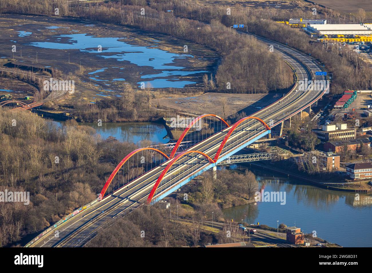 Luftbild, gesperrte Rhein-Herne-Kanalbrücke mit rotem Geländer, Autobahn A42 Emscherschnellweg, Ebel, Bottrop, Ruhrgebiet, Nordrhein-Westfalen, Deutschland ACHTUNGxMINDESTHONORARx60xEURO *** Luftaufnahme, geschlossene Rhein-Herne-Kanalbrücke mit rotem Geländer, Autobahn A42 Emscher-Schnellstraße, Ebel, Bottrop, Ruhrgebiet, Nordrhein-Westfalen, Deutschland ATTENTIONxMINDESTHONORARx60xEURO Stockfoto