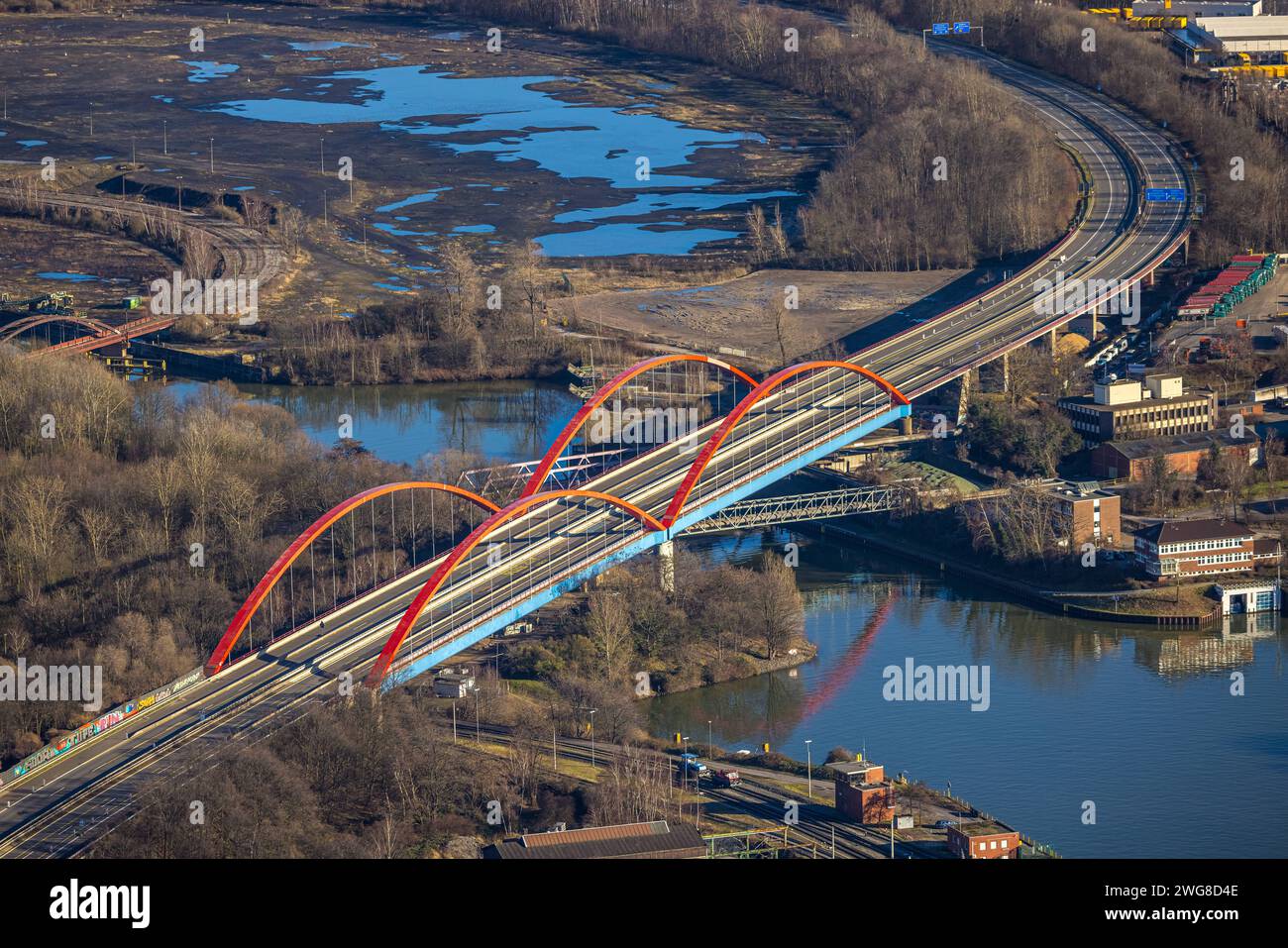 Luftbild, gesperrte Rhein-Herne-Kanalbrücke mit rotem Geländer, Autobahn A42 Emscherschnellweg, Ebel, Bottrop, Ruhrgebiet, Nordrhein-Westfalen, Deutschland ACHTUNGxMINDESTHONORARx60xEURO *** Luftaufnahme, geschlossene Rhein-Herne-Kanalbrücke mit rotem Geländer, Autobahn A42 Emscher-Schnellstraße, Ebel, Bottrop, Ruhrgebiet, Nordrhein-Westfalen, Deutschland ATTENTIONxMINDESTHONORARx60xEURO Stockfoto