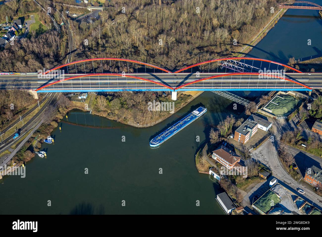 Luftbild, gesperrte Rhein-Herne-Kanalbrücke mit rotem Geländer, Autobahn A42 Emscherschnellweg, Binnenschifffahrt, Ebel, Bottrop, Ruhrgebiet, Nordrhein-Westfalen, Deutschland ACHTUNGxMINDESTHONORARx60xEURO *** Luftaufnahme, geschlossene Rhein-Herne-Kanalbrücke mit rotem Geländer, Autobahn A42 Emscher-Schnellstraße, Binnenschifffahrt, Ebel, Bottrop, Ruhrgebiet, Nordrhein-Westfalen, Deutschland ATTENTIONxMINDESTHONORARx60xEURO Stockfoto