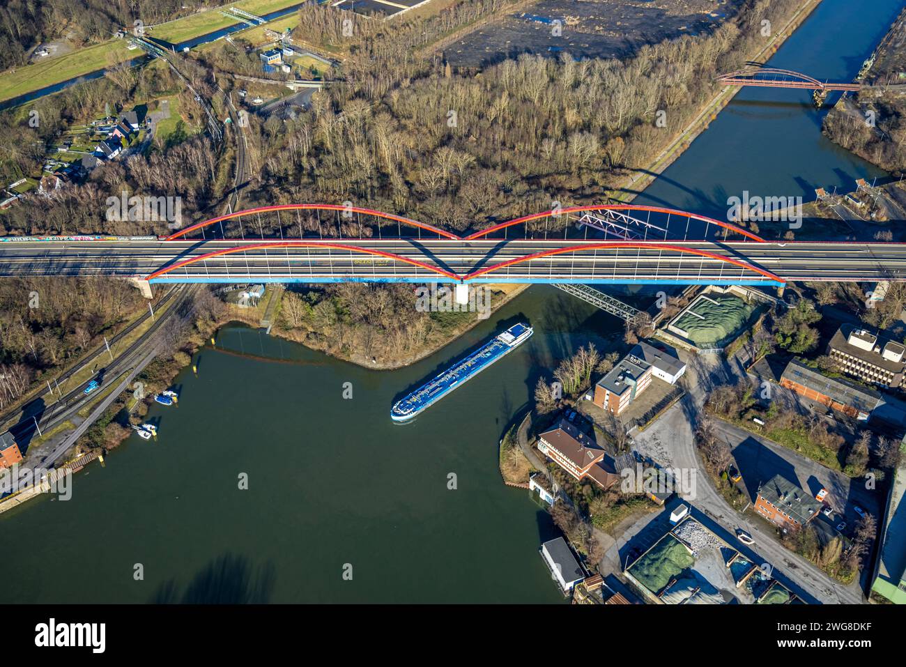 Luftbild, gesperrte Rhein-Herne-Kanalbrücke mit rotem Geländer, Autobahn A42 Emscherschnellweg, Binnenschifffahrt, Ebel, Bottrop, Ruhrgebiet, Nordrhein-Westfalen, Deutschland ACHTUNGxMINDESTHONORARx60xEURO *** Luftaufnahme, geschlossene Rhein-Herne-Kanalbrücke mit rotem Geländer, Autobahn A42 Emscher-Schnellstraße, Binnenschifffahrt, Ebel, Bottrop, Ruhrgebiet, Nordrhein-Westfalen, Deutschland ATTENTIONxMINDESTHONORARx60xEURO Stockfoto