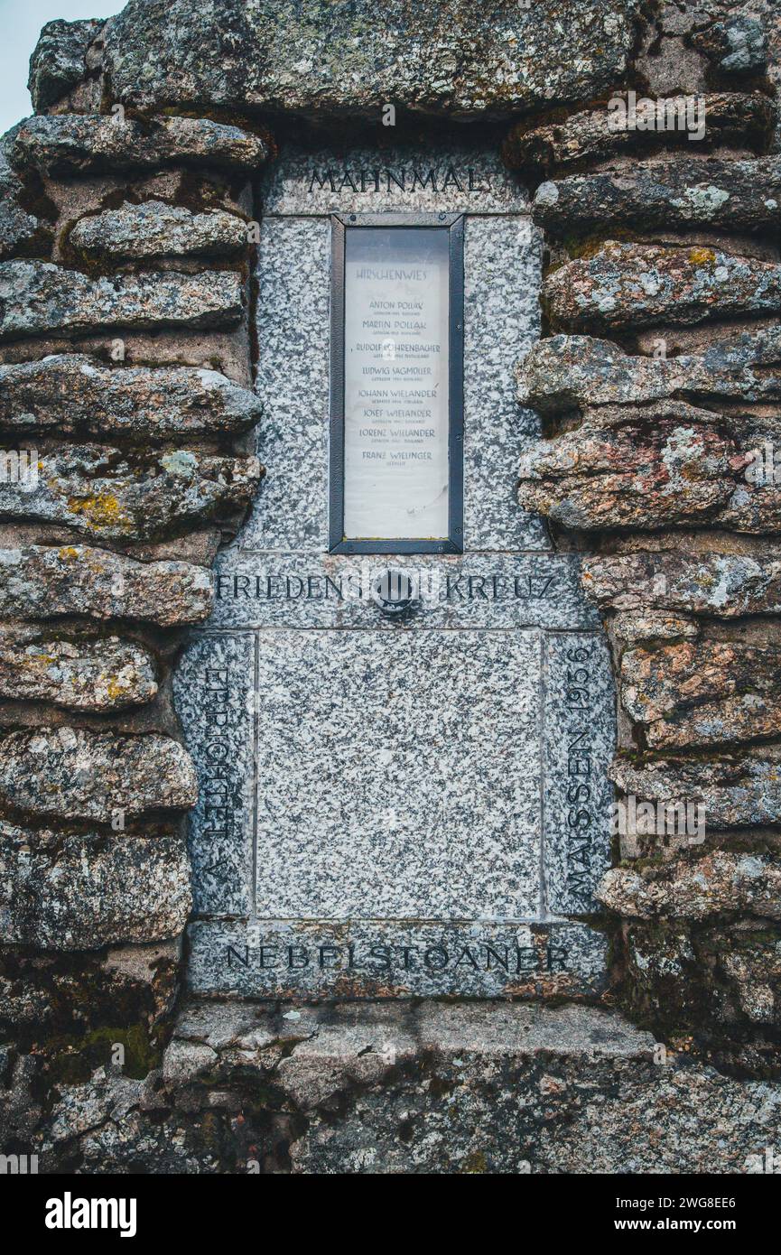 Gedenkstätte für die Kriegsopfer des 2. Weltkriegs auf dem Gipfel des Nebelsteins (1017 m ü.A.), Waldviertel, Österreich Stockfoto