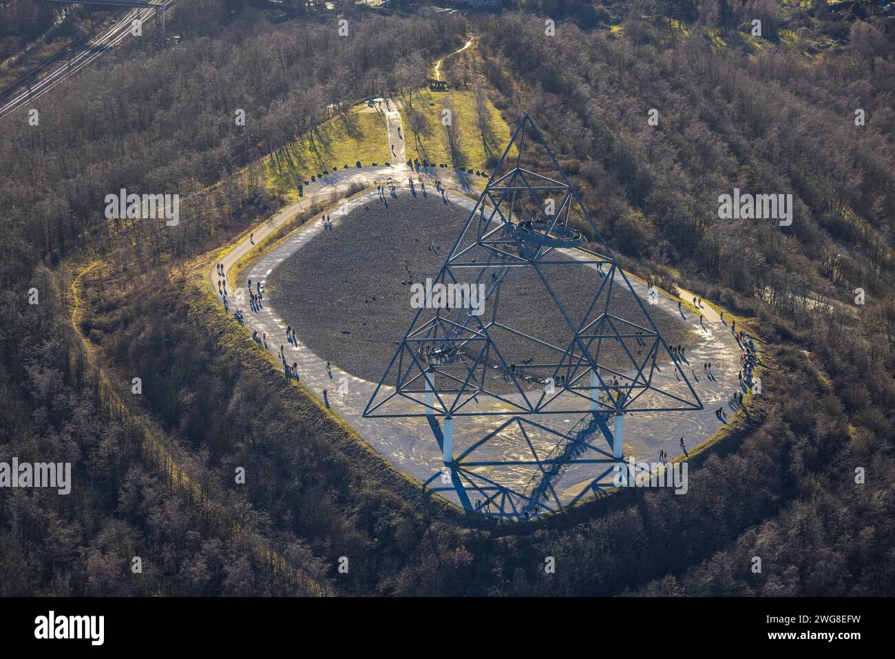 Luftbild, Tetraeder Skulptur, Aussichtsterrasse in Form einer dreiseitigen Pyramide, Sehenswürdigkeiten auf der Halde Beckstraße, Batenbrock-Nord, Bottrop, Ruhrgebiet, Nordrhein-Westfalen, Deutschland ACHTUNGxMINDESTHONORARx60xEURO *** Luftansicht, Tetraeder-Skulptur, Aussichtsterrasse in Form einer dreiseitigen Pyramide, Wahrzeichen auf der Beckstraße-Schlackenhaufe, Batenbrock Nord, Bottrop, Ruhrgebiet, Nordrhein-Westfalen, Deutschland ATTENTIONxMINDESTHONORARx60xEURO Stockfoto