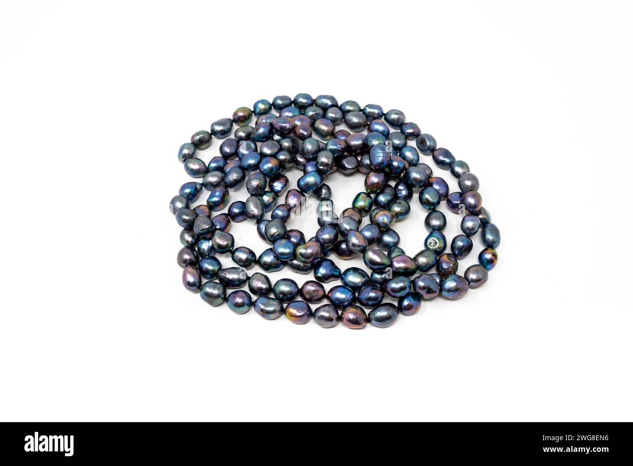 perlenneacklace mit weißem Hintergrund. Stockfoto