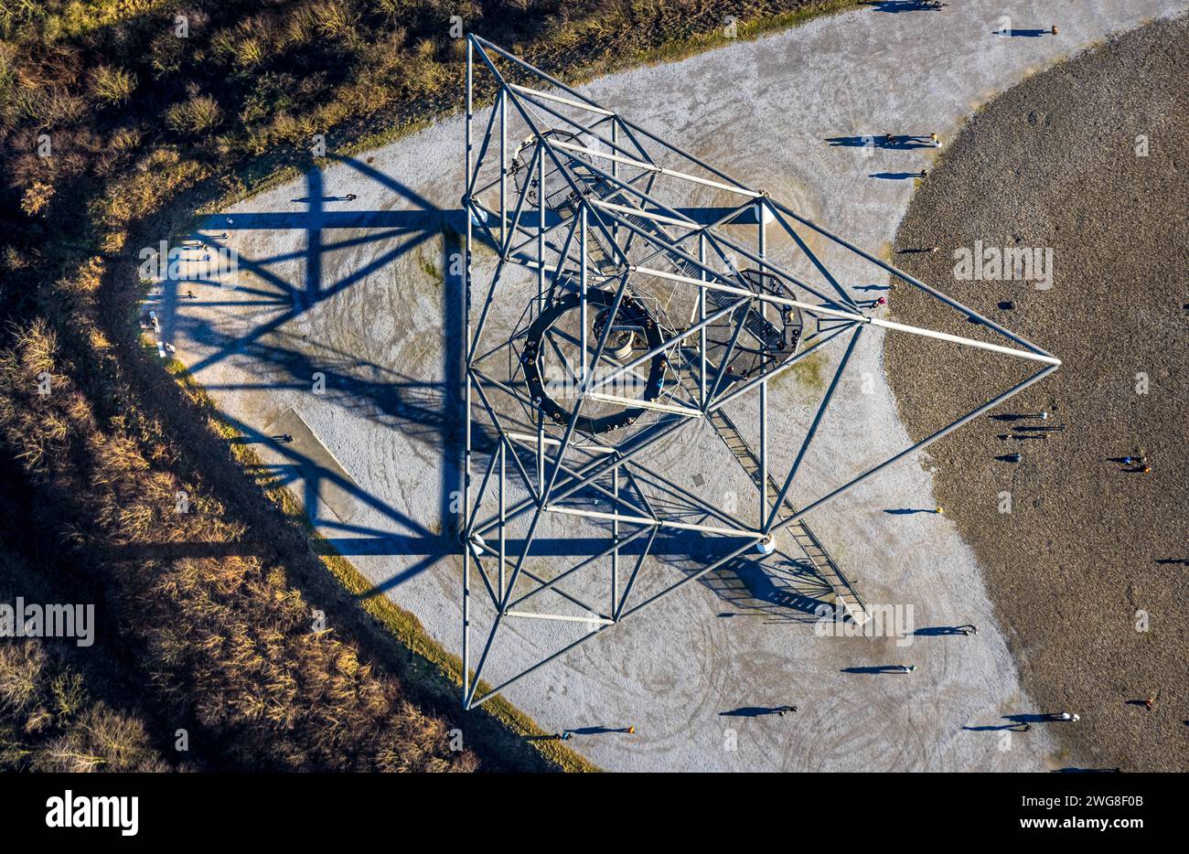 Luftbild, Tetraeder Skulptur, Aussichtsterrasse in Form einer dreiseitigen Pyramide, Sehenswürdigkeiten auf der Halde Beckstraße, Batenbrock-Nord, Bottrop, Ruhrgebiet, Nordrhein-Westfalen, Deutschland ACHTUNGxMINDESTHONORARx60xEURO *** Luftansicht, Tetraeder-Skulptur, Aussichtsterrasse in Form einer dreiseitigen Pyramide, Wahrzeichen auf der Beckstraße-Schlackenhaufe, Batenbrock Nord, Bottrop, Ruhrgebiet, Nordrhein-Westfalen, Deutschland ATTENTIONxMINDESTHONORARx60xEURO Stockfoto