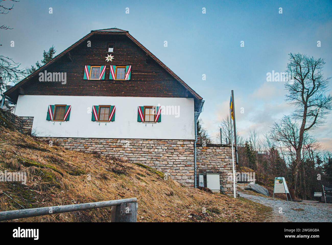 Nebelsteinhütte, ein Bergrestaurant am Nebelstein (1017 m.ü.A.), Waldviertel, Österreich Stockfoto