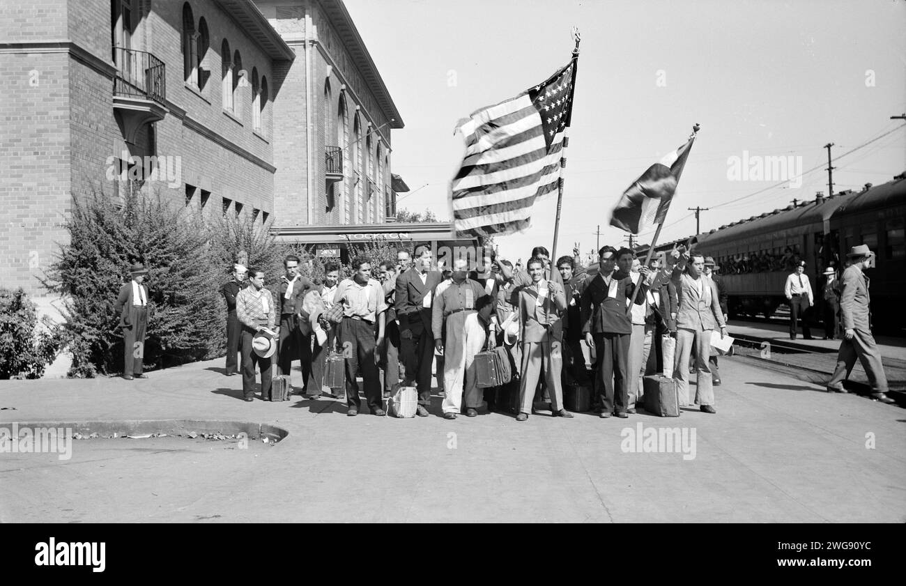Mexikanische Landarbeiter, die mit dem Zug ankommen, um bei der Rüben-Ernte zu helfen, Stockton, Kalifornien, USA, Marjory Collins, U.S. Office of war Information, Mai 1943 Stockfoto