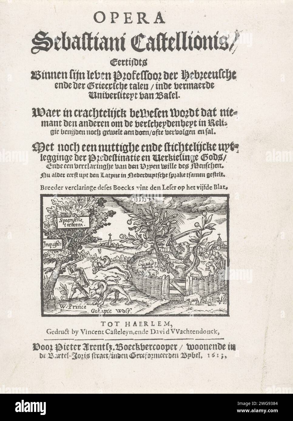 Titeldruck von: Oper von Sebastianus Castellio mit einer Vignette des Hollandse Gartens, 1613, 1611 - 1613 Druck Titeldruck der Oper von Sebastianus Castellio, 1613. Vignette mit dem niederländischen Löwen im Hollandse-Garten. Im Garten die Spruitende Oranjeboom und Wölfe, die sich in Schafskleidung verkleidet Schaf versuchen. De Leeuw zieht zusammen mit Prinz Willem I. (mit Hakbijl) den Baum der spanischen Tyrannei und Inquisition. Eingezäunter oder ummauerter Garten in den nördlichen Niederlanden; „Hortus conclusus“. Der gute Hirte (Christus) verteidigt seine Schafe vor Wölfen; „Ich bin der gute Hirte“ (Johannes 10,1-16) Stockfoto