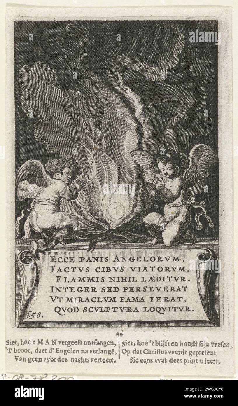 Der Wirt im Feuer, auf beiden Seiten Engel, 4, 1639 - 1699 Druck zwei Engel knien auf beiden Seiten des Feuers, in dem der Wirt unbeschädigt schwimmt. Darunter eine Kartusche mit einer eingravierten sechszeiligen Strophe in lateinischer Sprache. Drucknr 4 von der Serie von 16 Aufführungen des Miracle van Amsterdam bis zu den Ereignissen am 15. März 1345. Kopien in die Bolswert-Serie. Unter der Aufführung in der Platte gravierte man eine sechszeilige Strophe in lateinischer Sprache, darunter eine sechszeilige Strophe im Buchdruck in niederländischer Sprache. Niederländische Papiergravur Amsterdam Stockfoto Der Wirt im Feuer, auf beiden Seiten Engel, 4, 1639 - 1699 Druck zwei Engel knien auf beiden Seiten des Feuers, in dem der Wirt unbeschädigt schwimmt. Darunter eine Kartusche mit einer eingravierten sechszeiligen Strophe in lateinischer Sprache. Drucknr 4 von der Serie von 16 Aufführungen des Miracle van Amsterdam bis zu den Ereignissen am 15. März 1345. Kopien in die Bolswert-Serie. Unter der Aufführung in der Platte gravierte man eine sechszeilige Strophe in lateinischer Sprache, darunter eine sechszeilige Strophe im Buchdruck in niederländischer Sprache. Niederländische Papiergravur Amsterdam Stockfoto