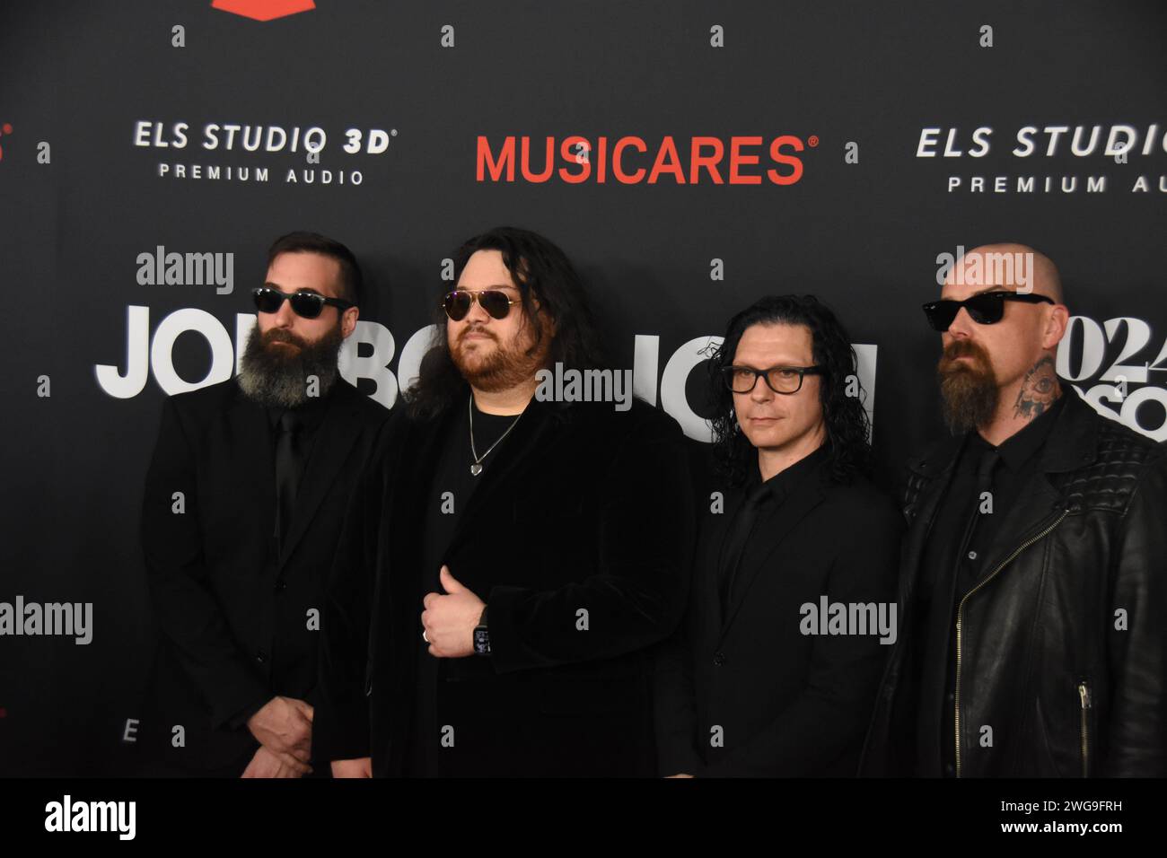 Los Angeles, Kalifornien, USA 2. Februar 2024 (L-R) der Musiker Jon Jourdan, der Musiker Wolfgang Van Halen, der Musiker Garrett Whitlock und der Musiker Ronnie Ficarro von Mammoth WVH nehmen am 2. Februar 2024 an der MusiCares Person of the Year Teil, die Jon Bon Jovi anlässlich der 66. GRAMMY Awards im LA Convention Center ehrt. 2024 in Los Angeles, Kalifornien, USA. Foto: Barry King/Alamy Stock Photo Stockfoto