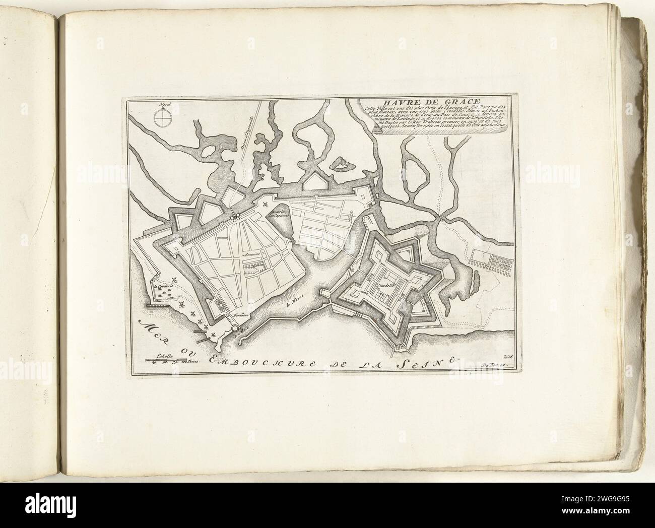 Karte von Le Havre, CA. 1702, 1702 - 1703 drucken Karte der Verstärkungen für die französische Stadt Le Havre. Platte Nr. 228 in den Druckgrafiken, bestehend aus insgesamt 276 nummerierten Schildern renommierter starker Städte und Festungen im Kontext des Spanischen Erbfolgekrieges. Die meisten Aufzeichnungen wurden in die anonymen französischen Aufzeichnungen kopiert: In Les Forces de l’Europe und in: Le Theater de la Guerre, Dans Les Pays-Bas, beide ursprünglich von Nicolas de Fer in Paris (1693–1697) im Rahmen des neunjährigen Krieges veröffentlicht. Titel und Inschriften des Albums auf Französisch. Druckerei: Northern ne Stockfoto