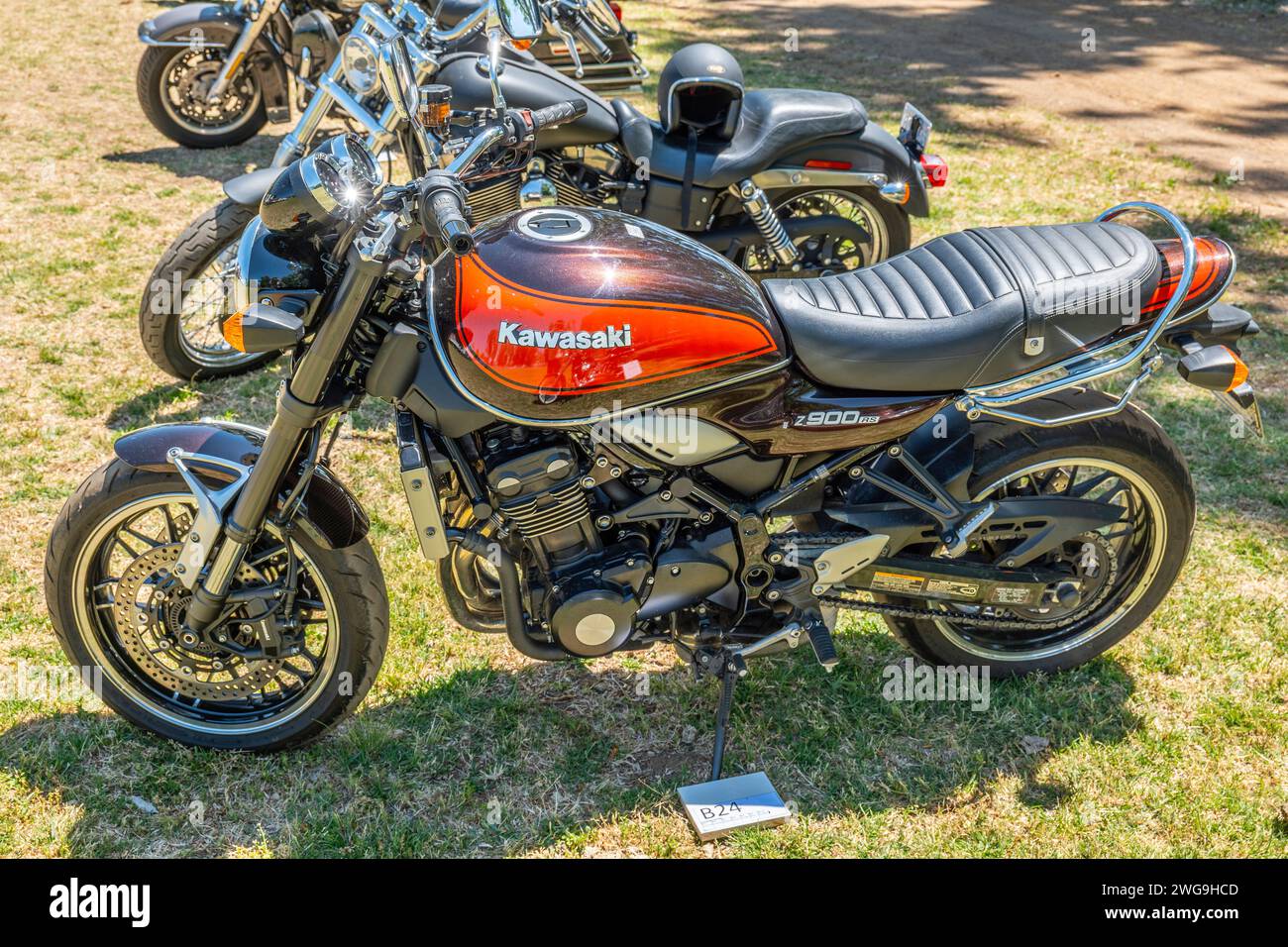 Kawasaki Z900 RS Reihenmotorrad mit vier Retro-Modellen Stockfoto