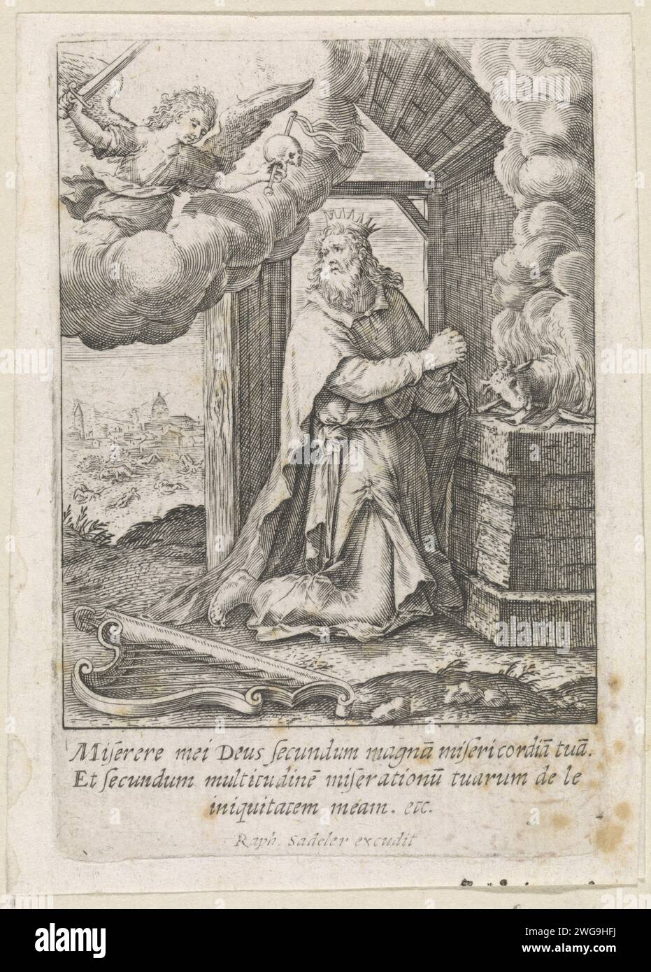 David opferte aan good, Raphaël Sattler (i), nach aegidius Saddles (II), nach maerten de vos, 1617 Druck König David baute einen Altar auf der Dreschdecke des Jebusiten Arauna. Er kniet für den Altar und opfert Vieh in der Hoffnung, eine Geißel zu stoppen, die das Land verwüstet. Über ihm fliegt der Engel des Todes die Pest. Im Hintergrund eine Ebene, übersät mit Opfern der Pest. Münchner Papierstich David baut einen Altar in der Dreschdecke von Araunah und verbrennt die Opfergaben für Gott. Gott bestraft Israel mit drei Tagen Pest; der rächtige Engel mit seinem Schwert gezogen Stockfoto