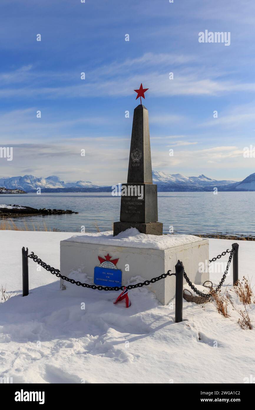Gedenkstein für die Opfer des Gefangenenlagers im Zweiten Weltkrieg, Winter, Harstad, Troms og Finnmark, Norwegen Stockfoto
