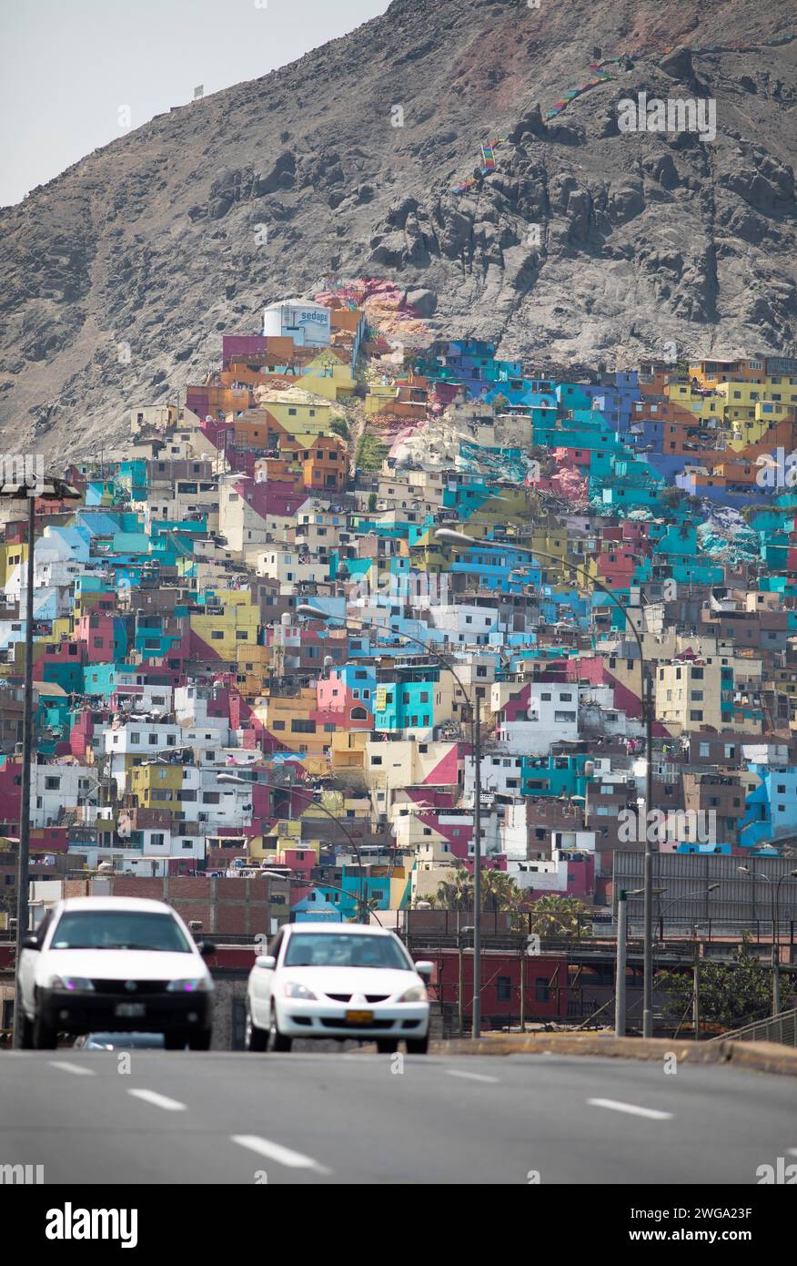 Farbenfrohe Häuser am Cerro San Cristobal, Lima, Peru Stockfoto