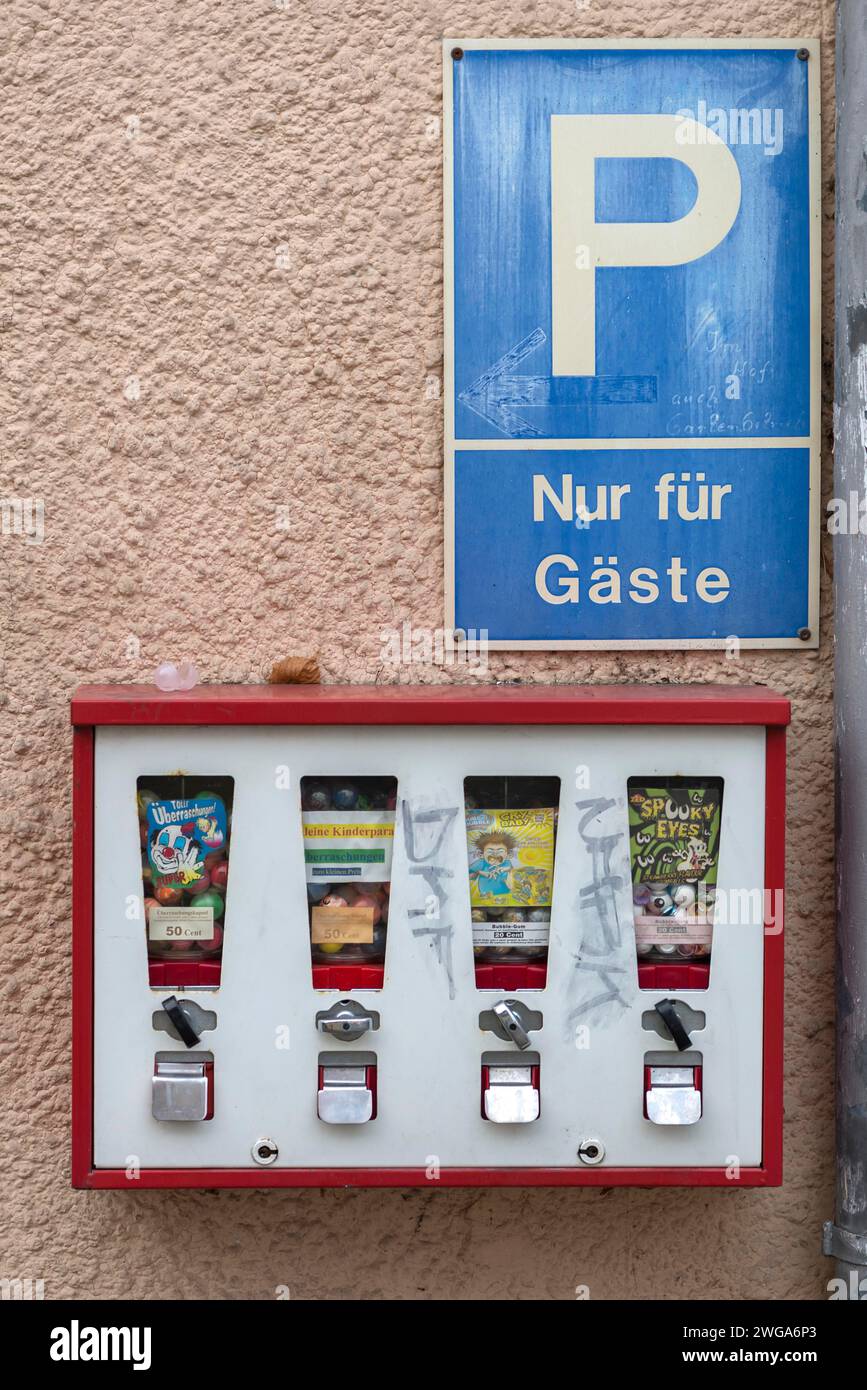 Kaugummiautomat aus den 1950er Jahren, Bayern, Deutschland Stockfoto