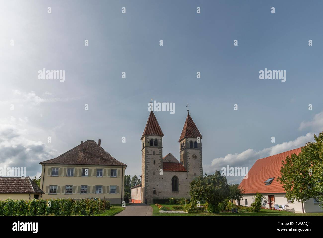 Stiftskirche St. Peter und Paul, Niederzell, Insel Reichenau, Doppelturm, Bodensee, Baden-Württemberg, Deutschland Stockfoto