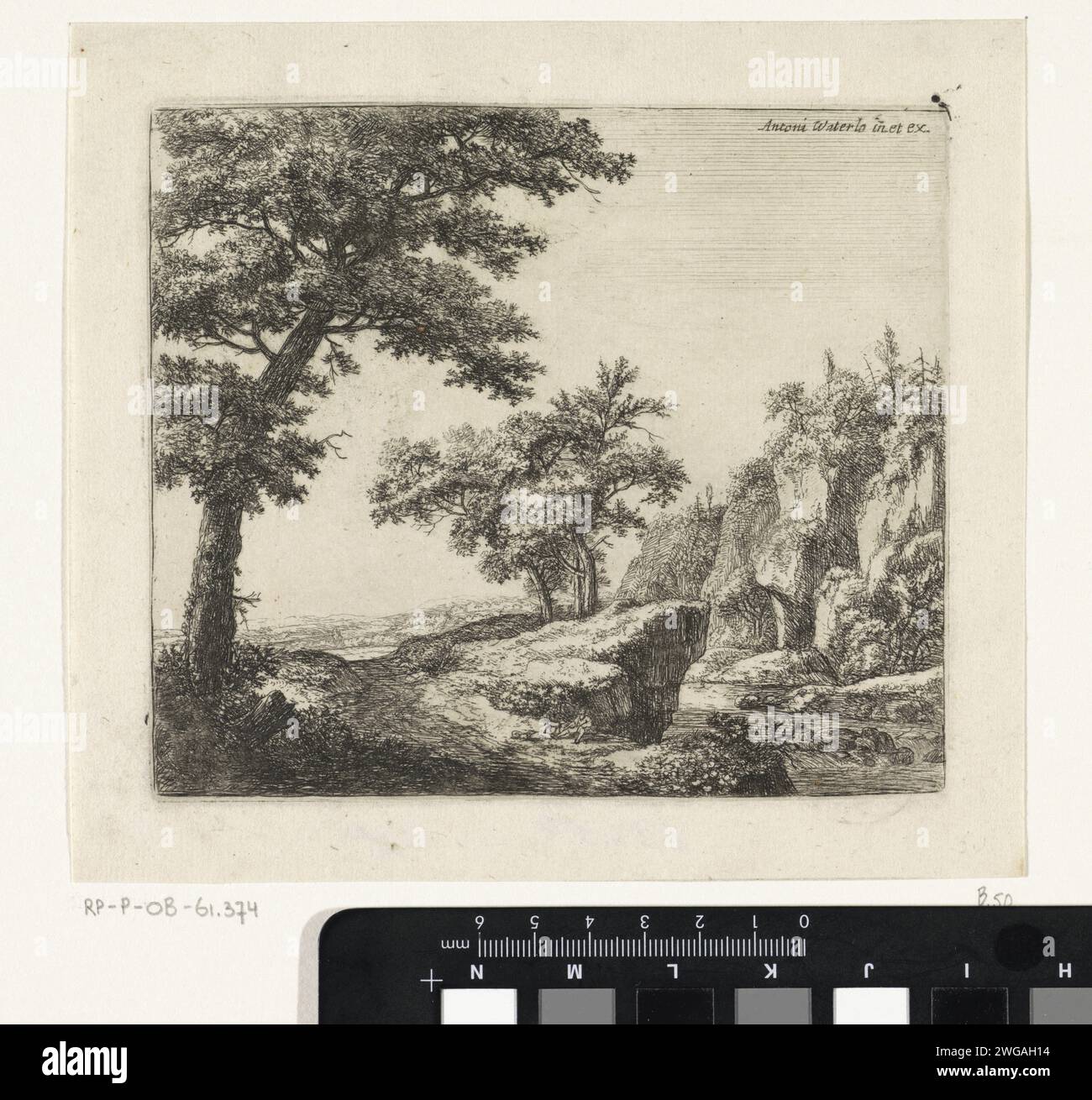 Fluss entlang einer Felsmauer, Anthonie Waterloo, 1630 - 1717 Druck rechts ein Fluss verläuft entlang einer hohen Felsmauer. Auf der linken Seite ist eine Figur mit seinem Hund auf einem Weg. Amsterdam (möglicherweise) Papier zum Ätzen von Felsformationen (+ Landschaft mit Figuren, Personal). fluss. Low Hill Country. Hund Stockfoto