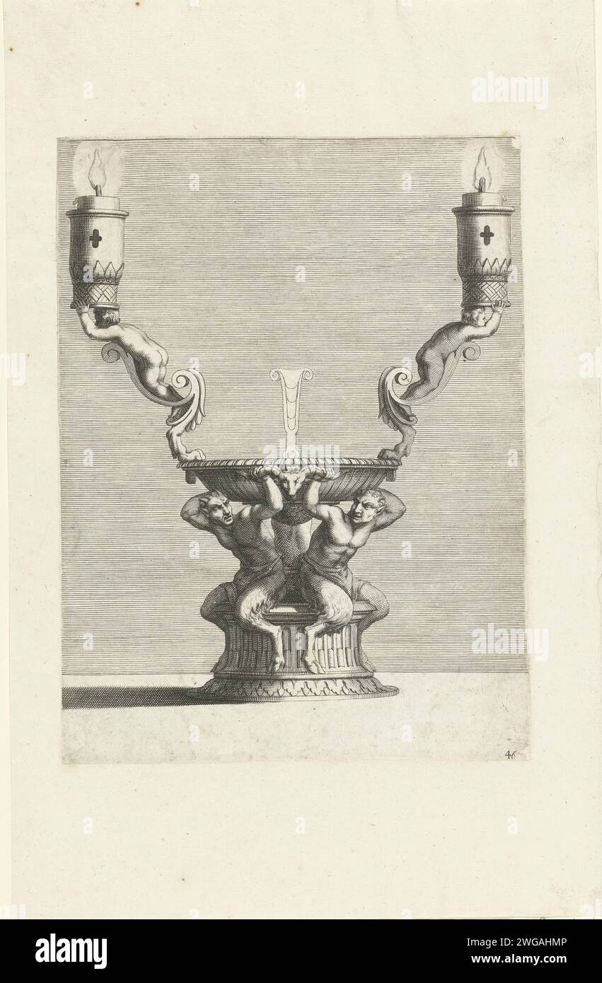Drei - armer Kronleuchter, 1667 Druck die Arme bestehen aus einer Löwenklaue, aus der eine Konsole mit einem liegenden Putti sprießt, der eine brennende Kerze hält. Seite 46 aus Serie von 25 Blättern, nummeriert: II (früher 26), 27-50. Dieser Serie ging die Serie Livre de Vases voraus, die aus 24 Magazinen bestand, in denen die Nummerierung begann. Druckerei: Frankreich (evtl.) nach Entwurf: Frankreich (evtl.)Verlag: Paris Papierstich Stockfoto