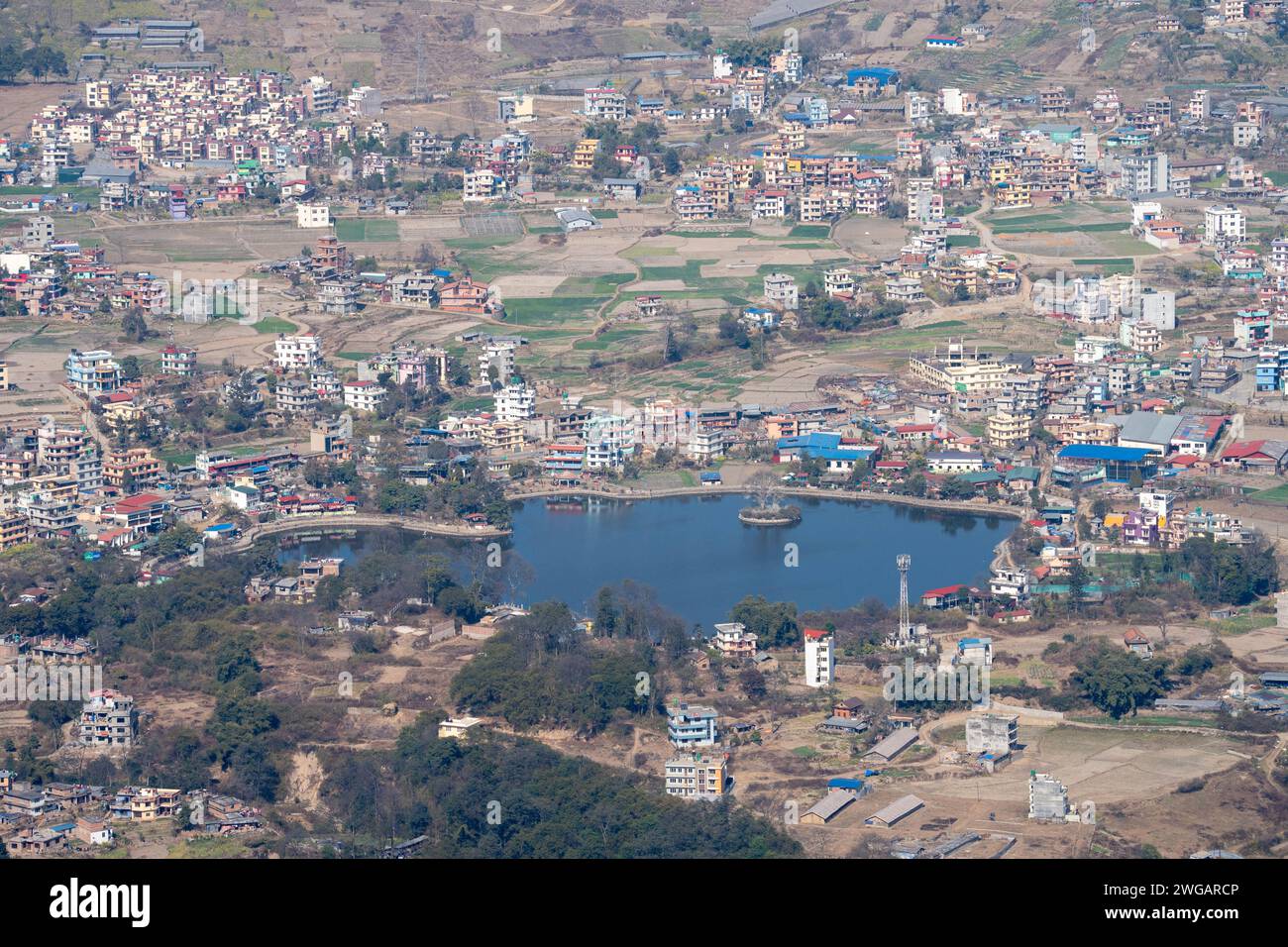 Ein Blick aus der Vogelperspektive auf den Taudaha See am Stadtrand von Kathmandu, Nepal. Stockfoto