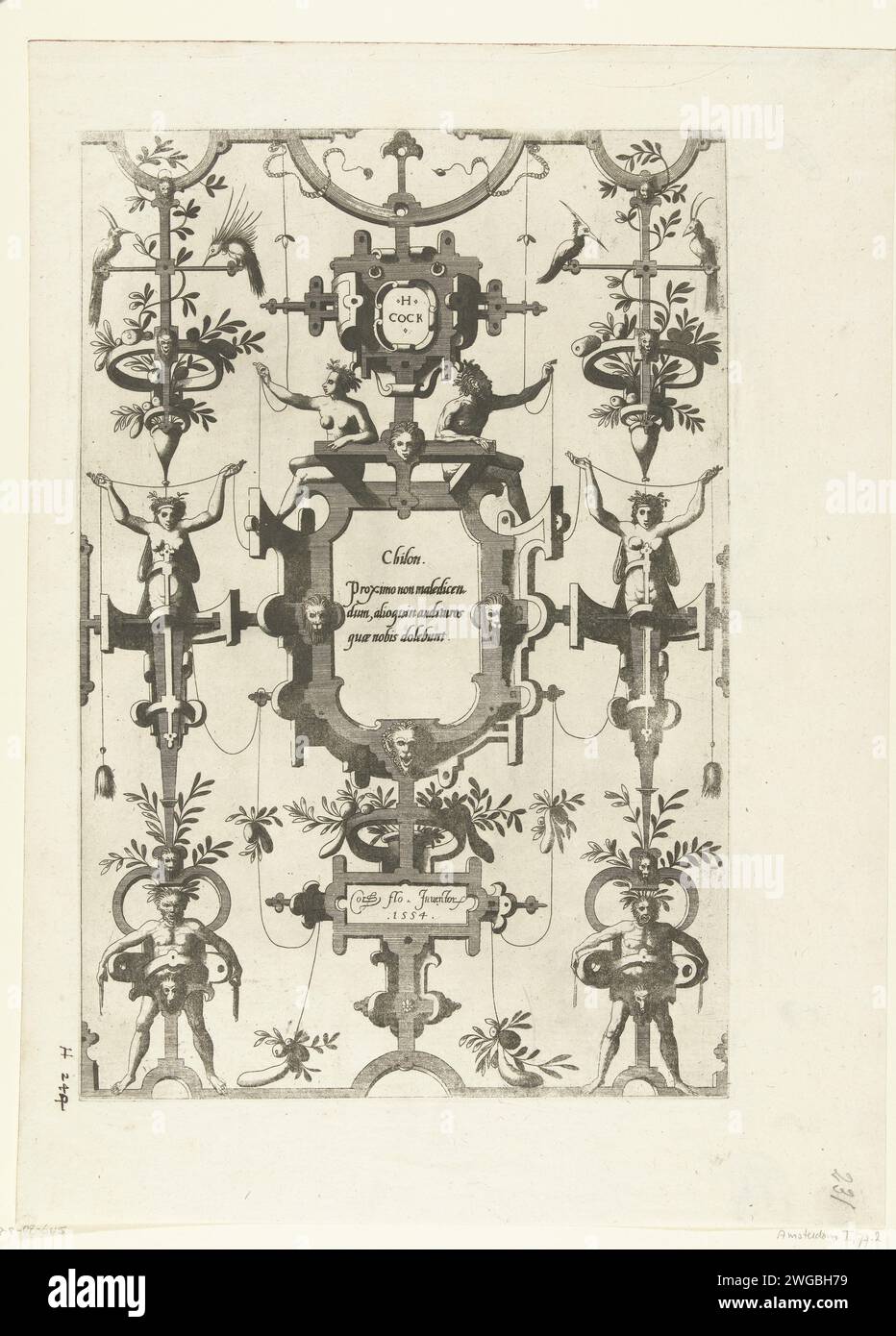 Cartouche mit Text von Tales, 1558 - 1630 Druck Cartouche mit Text, flankiert von zwei Frauen mit Spinnenröcken. Unten sind zwei Sphinxe. Gehört zu einer Serie von 6 Magazinen. Niederlande (möglicherweise) Papierätzung Stockfoto