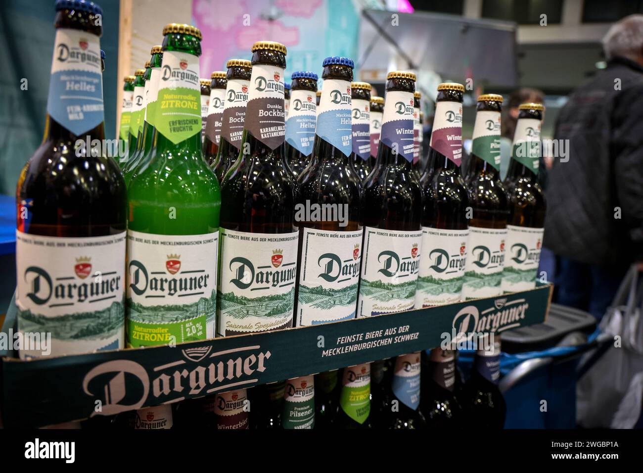 Mecklenburg-Vorpommern Tag auf der Internationalen Grünen Woche 2024. Bierflaschen, Darguner Brauerei DEU, Deutschland, Berlin, 20.01.2024: *** Mecklenburg-Vorpommern Tag auf der Internationalen Grünen Woche 2024 Bierflaschen, Darguner Brauerei DEU, Deutschland, Berlin, 20 01 2024 Stockfoto