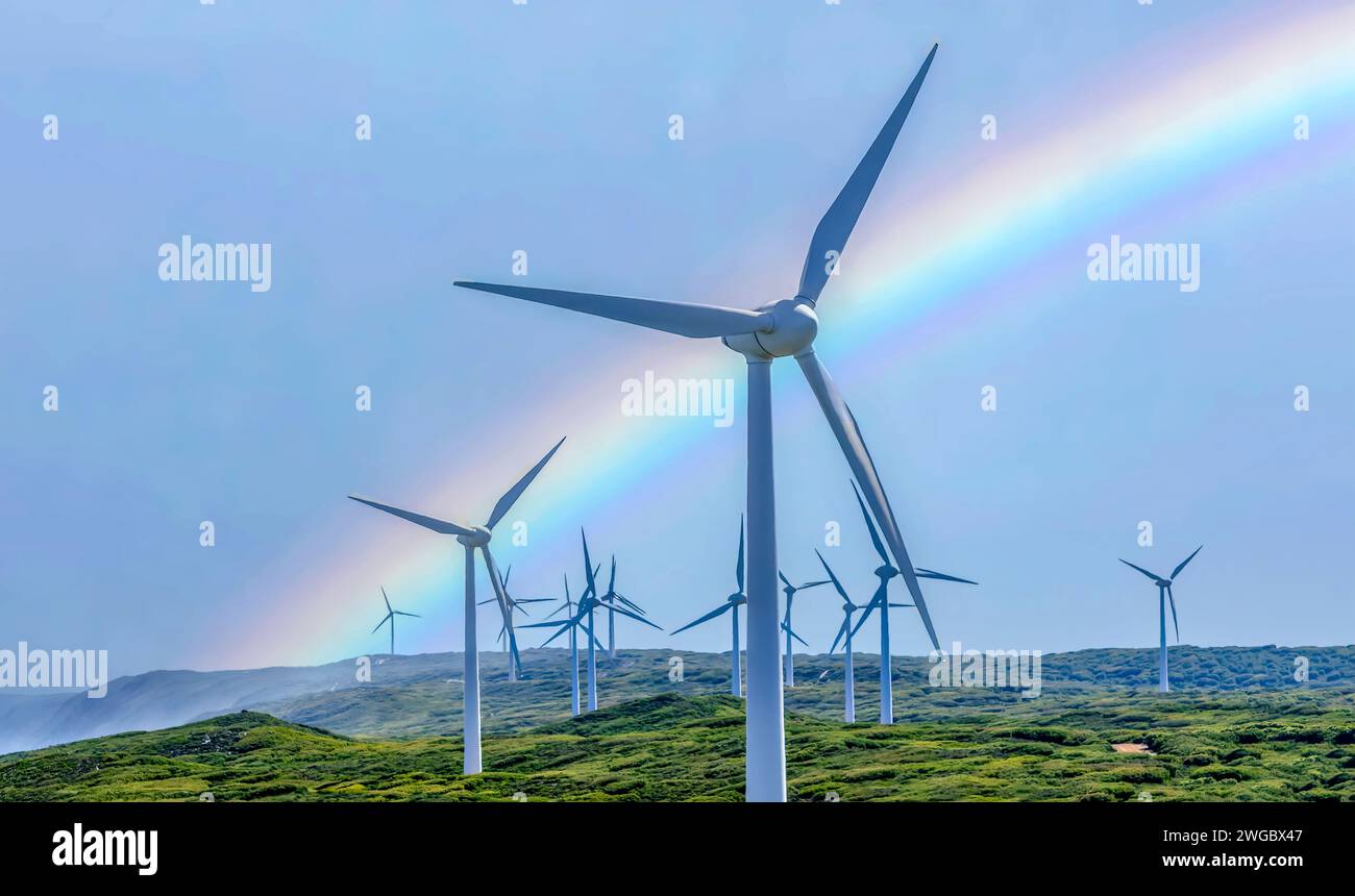 Rainbow Over Wind Turbines auf einem Küstenwindpark in Albany, Western Australia, Australien Stockfoto