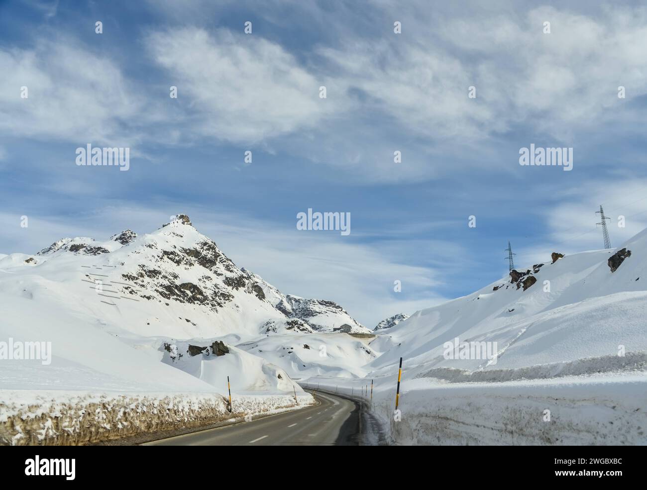 Julier Pass durch die Berge, Graubünden, Schweiz Stockfoto