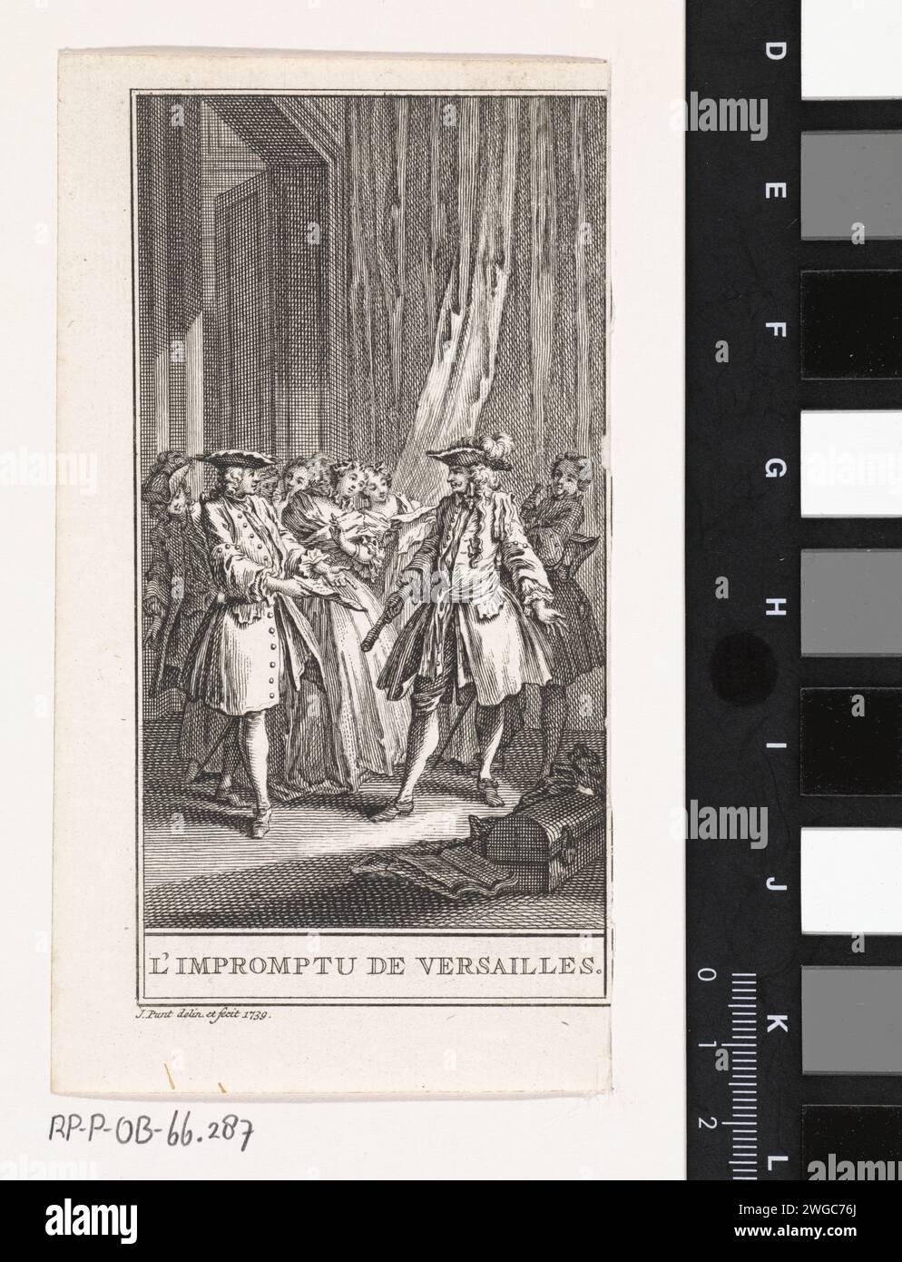 Mann erhält einen Brief, Jan Punt, 1739 Druck Ein Soldat übergibt einen Brief an einen anderen Soldaten bei einer Abreise. Sie sind umgeben von jungen Männern und Damen. Szene aus dem Stück l'Empomptu de Versailles, van Molière. Amsterdamer Papierätzung / Gravur (MOLIERE) spezifische Werke der Literatur (mit AUTOR, Titel). Letter, Umschlag Stockfoto