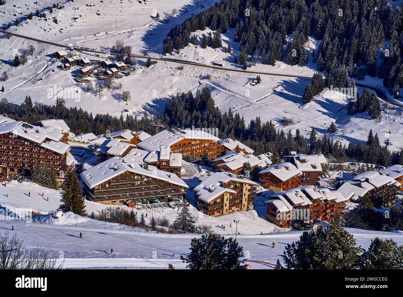 Atemberaubend schöner Panoramablick auf Val Thorens - Skidorf - die höchste Skibasis in Europa, den Alpen, Frankreich. Stockfoto