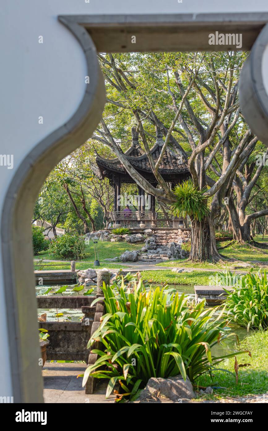 Chinesischer Garten im Suan Luang Rama IX, (Rama IX Park), öffentlicher Park im Prawet District, Bangkok, Thailand Stockfoto