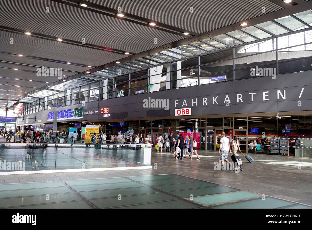 Wien Hauptbahnhof, Bahnhöfshalle, Österreich Stockfoto