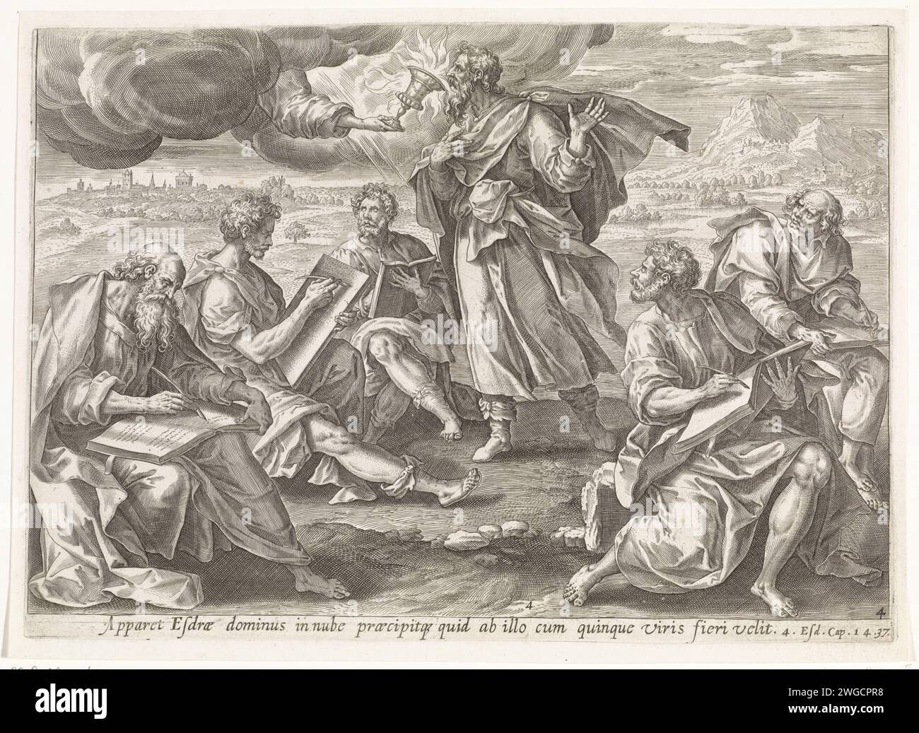 Ezra trinkt den Becher des Wissens und der Weisheit, Anonym, nach Maerten de Vos, 1643 Druck Ezra ging mit fünf Männern auf das Feld und wird von Gott einen feurigen Becher angeboten, aus dem er trinkt. Das ist der Becher des Wissens und der Weisheit. Die fünf Männer schreiben die Worte auf, die Ezra hinterher sagt. Unter der Aufführung ist ein lateinischer Hinweis auf den Apokryphard-Bibeltext in 4 Esra 14. Amsterdamer Papier mit anderen Szenen aus Esra und Esdras Stockfoto