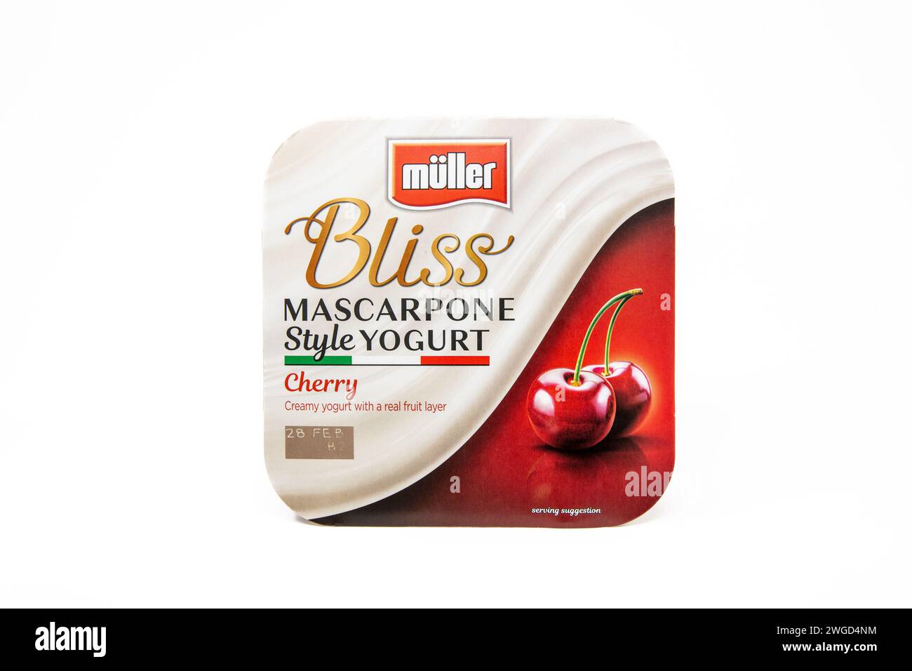 Muller Bliss Kirschjoghurts Im Mascarpone-Stil. Stockfoto