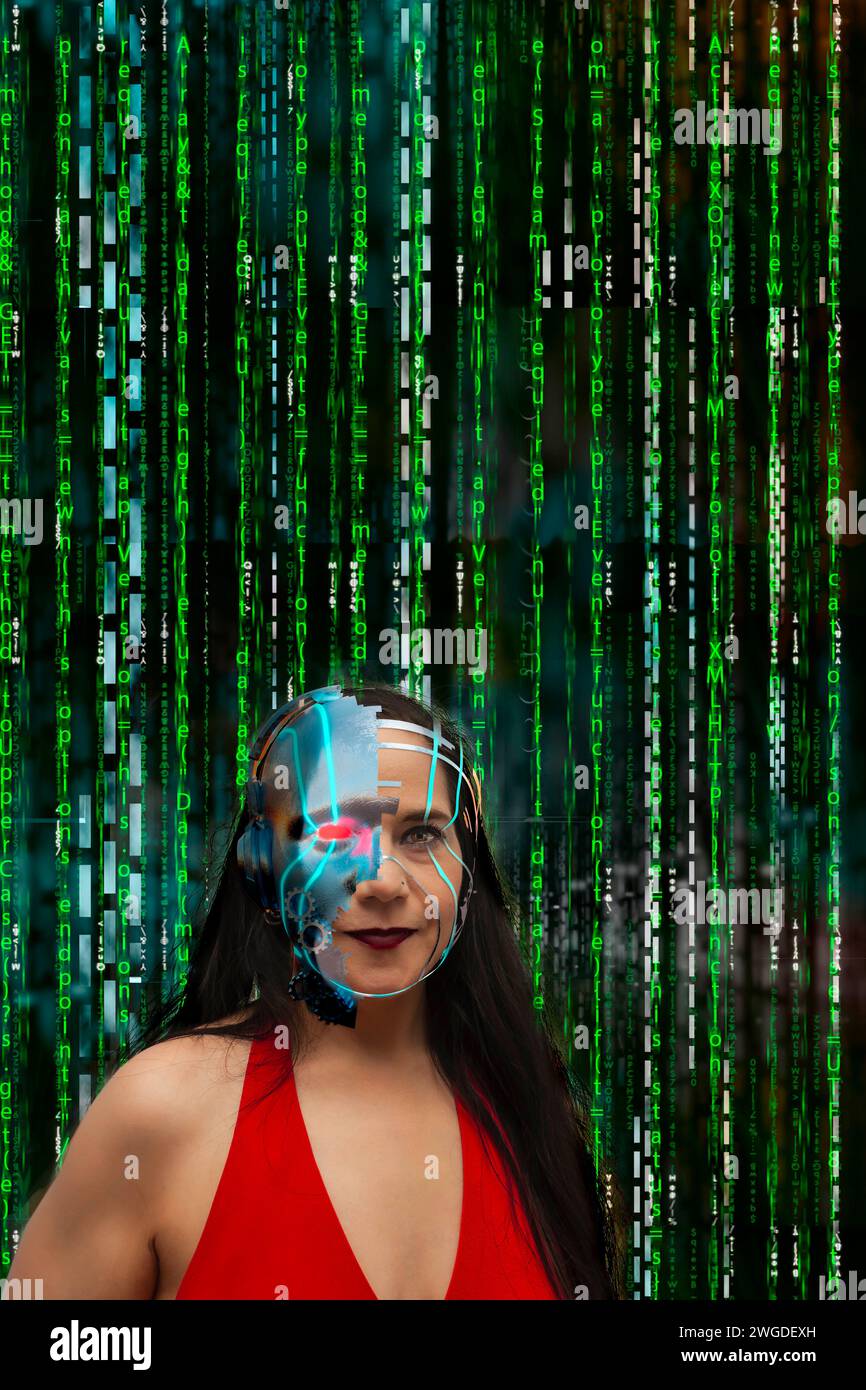 Kaukasische halb-humanoide halb-Roboter-Frau im Binärcode legt ihre metallische Gesichtsstruktur mit Neon-Glühdrähten frei Stockfoto